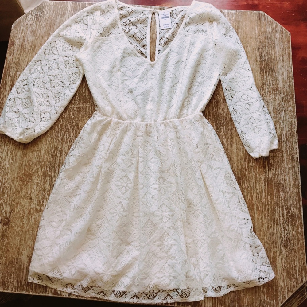 NWT CREAM LACE HOLLISTER DRESS 🌷